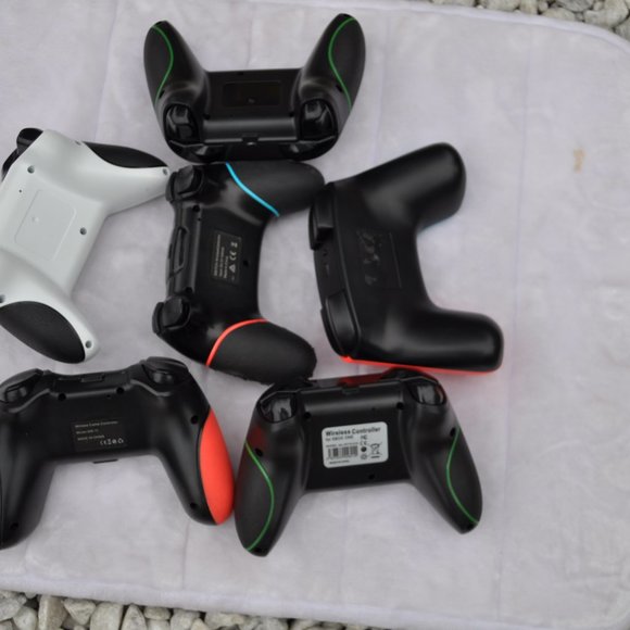 Controllers Lot of 6 Nintendo and Xbox Wireless Controls - Picture 4 of 6